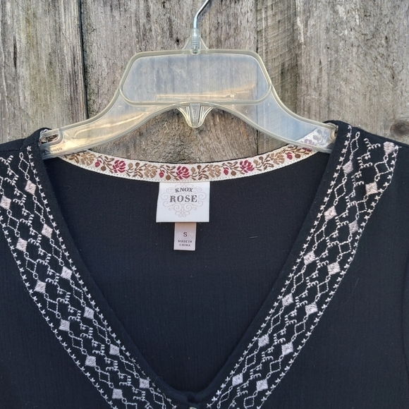 KNOX ROSE SMALL EMBROIDERED PEASANT TOP - Picture 3 of 5